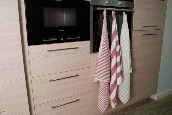 Фото 3 Лляний рушник кухонний у червоно-білу вузьку смужку 75х75